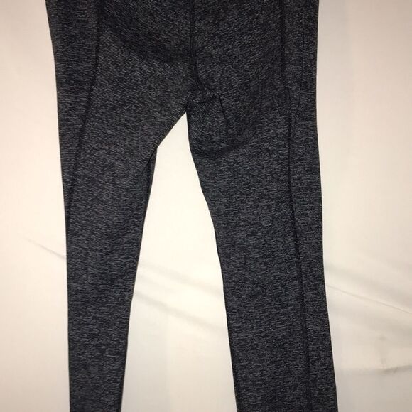 Under Armour Women's Gray Heather All Season Fitted Cropped Leggings Size Small - Picture 5 of 5